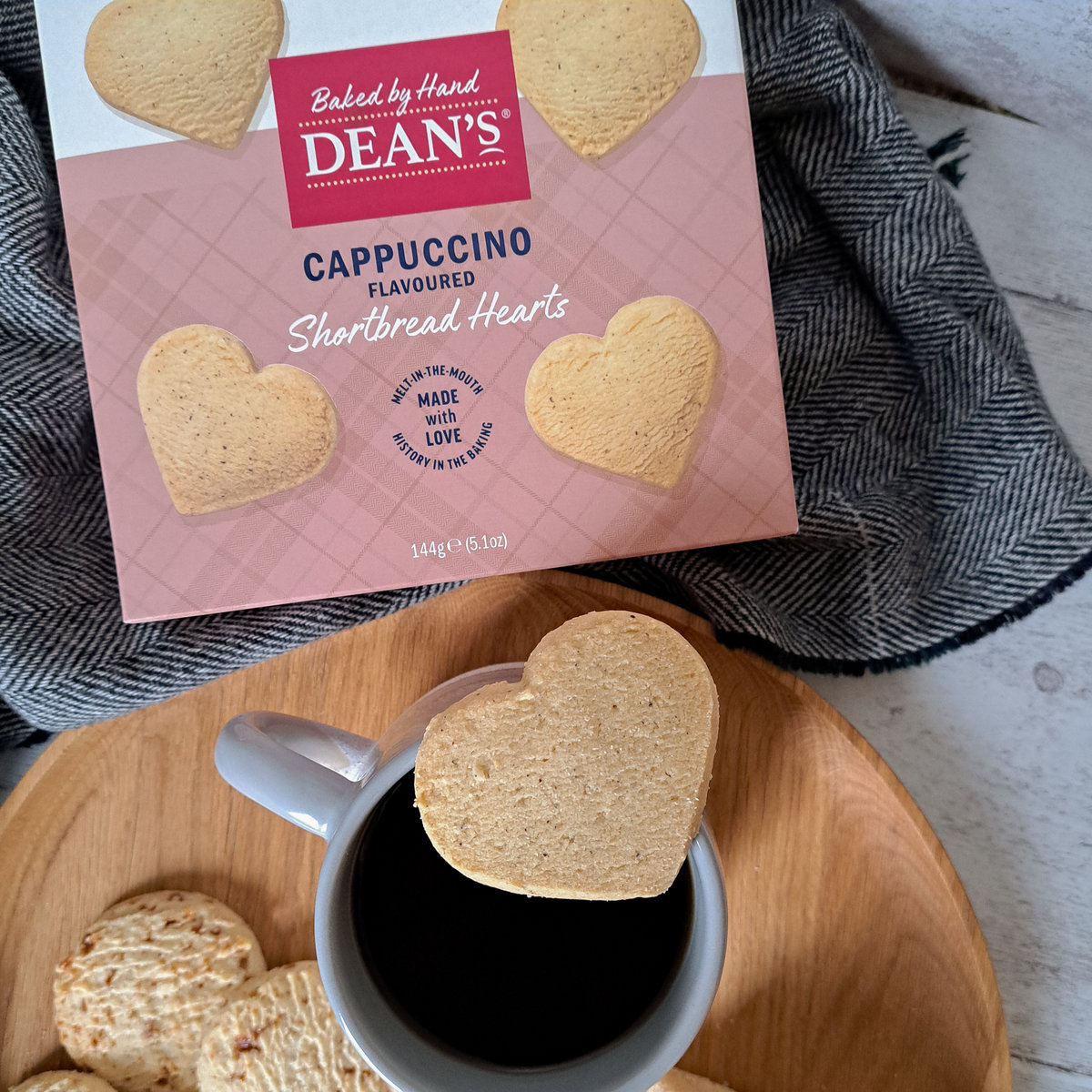 Cappuccino Flavoured Shortbread Hearts 144g