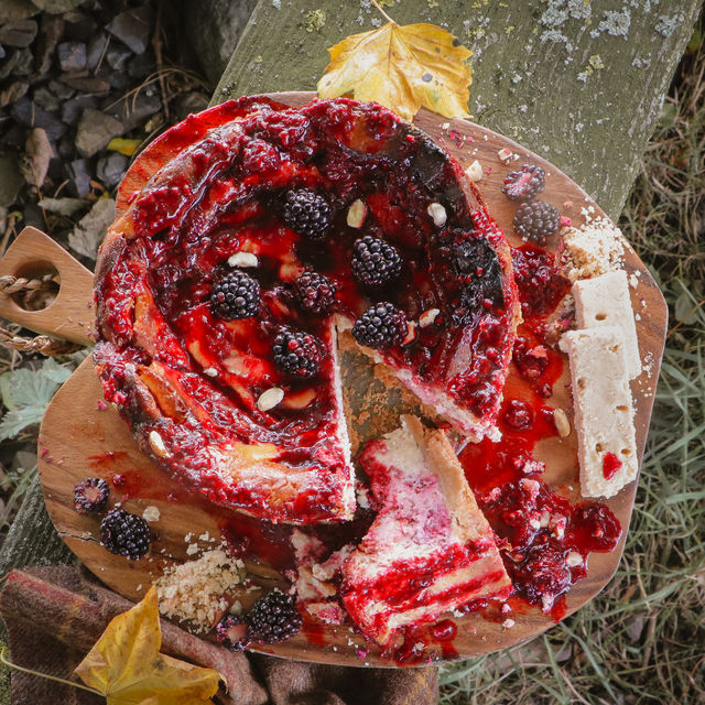 Blackberry Shortbread Cheesecake 